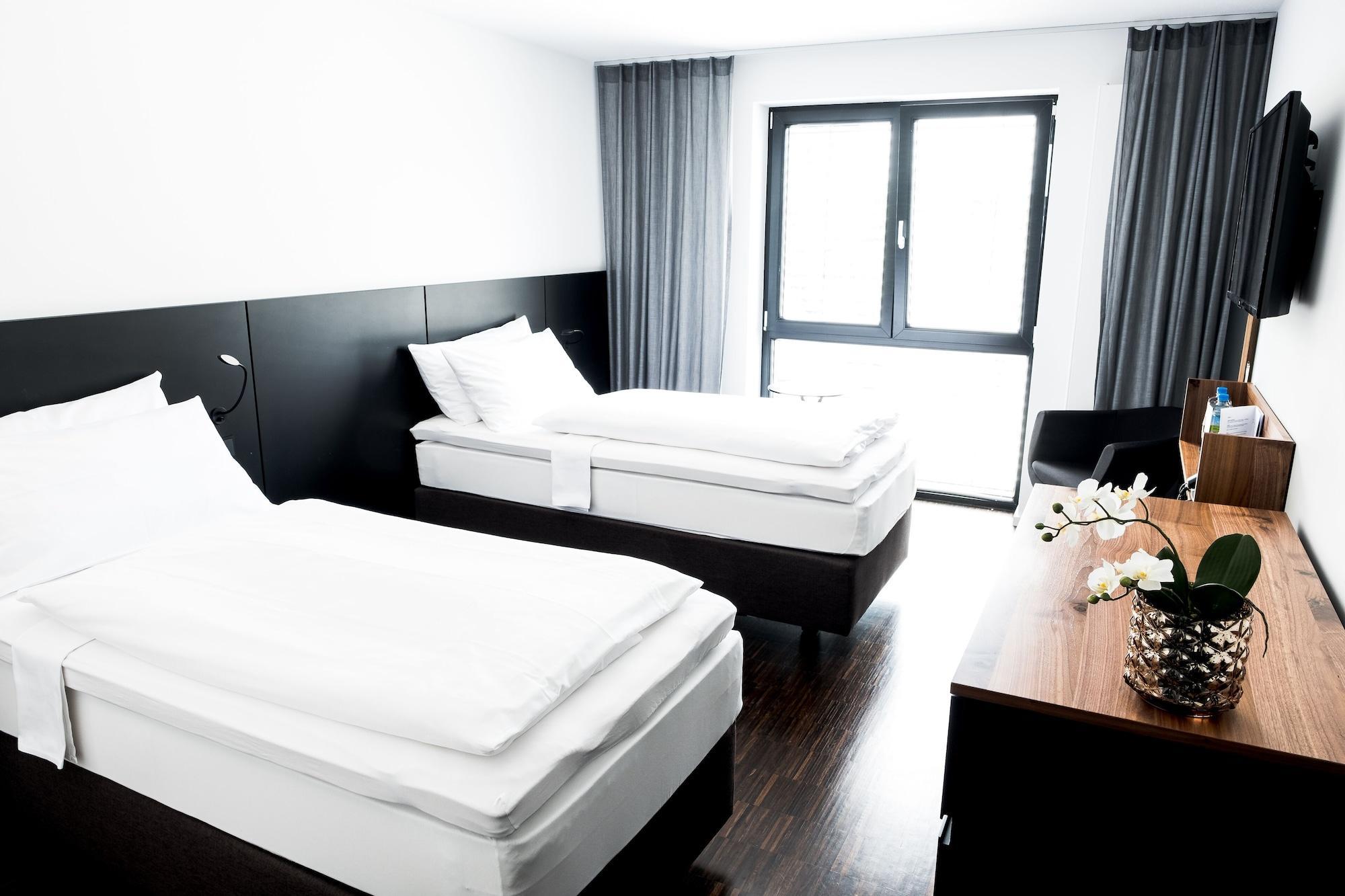 &Repeat Koeln Airport Hotell Exteriör bild