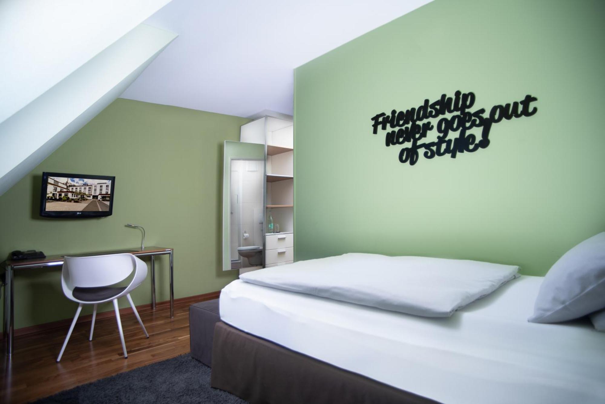 &Repeat Koeln Airport Hotell Exteriör bild