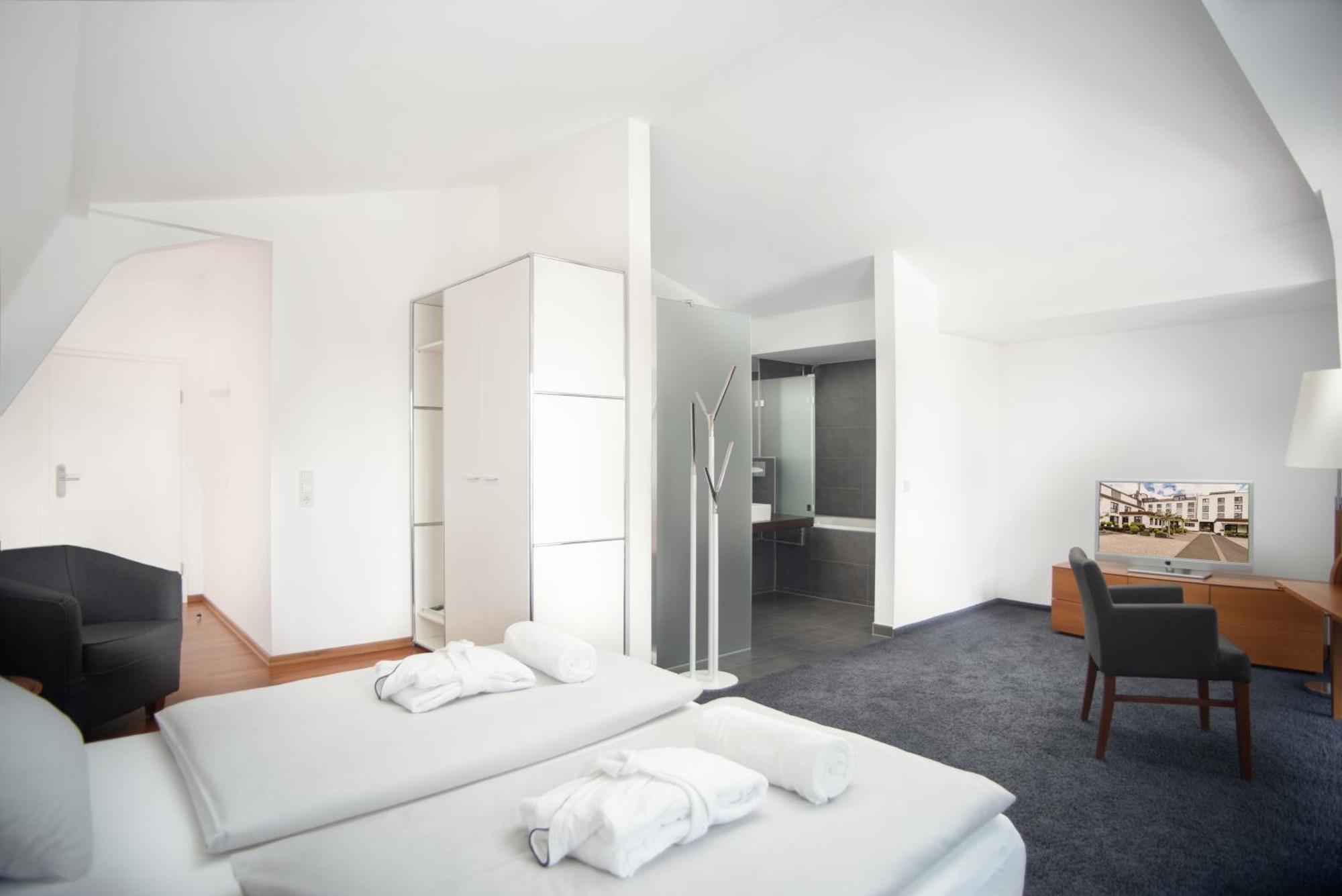 &Repeat Koeln Airport Hotell Exteriör bild