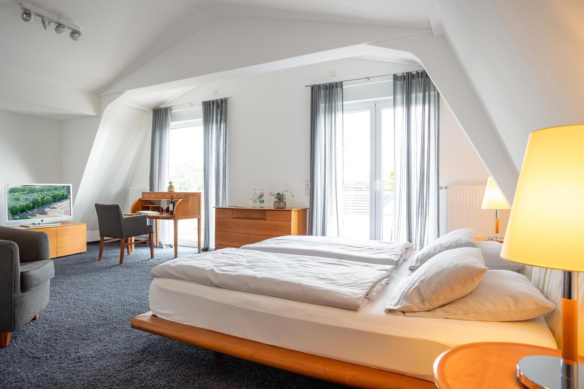 &Repeat Koeln Airport Hotell Exteriör bild